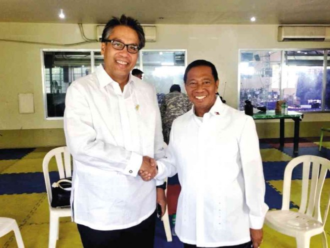 Interior Secretary Mar Roxas and Vice President Jejomar Binay INQUIRER FILE PHOTO