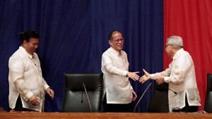 Speaker of the House Feliciano Belmonte shakes hands with President Benigno S. Aquino III after his 5th State of the Nation Address during the joint session of the Senate and the House of Representative in Batasang Pambansa, Quezon City on Monday while Senate Franklin Drilon looks on. INQUIRER PHOTO / GRIG C. MONTEGRANDE