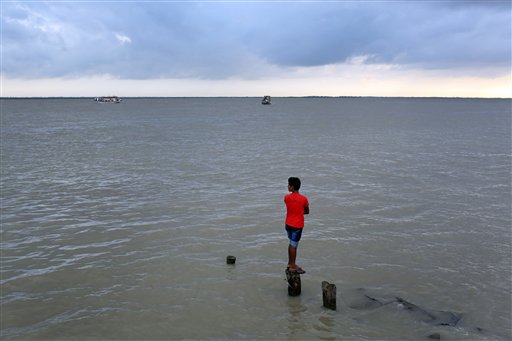Ferry carrying hundreds capsizes in Bangladesh | Inquirer News