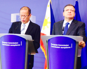 Aquino and Barroso addressing media at the European Commission headquarters in Brussels