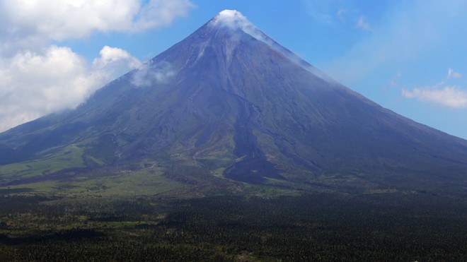 Mayon Volcano.  MARK ALVIC ESPLANA/INQUIRER SOUTHERN LUZON