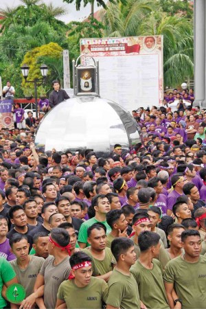 SOLDIERS form an outer human chain surrounding the “voyadores” (male devotees) who tansport the image of Nuestra Señora de Peñafrancia during last year's Traslacion procession, marking the beginning of the weeklong celebrations in Naga City. COURTESY OF 9TH INFANTRY DIVISION PUBLIC AFFAIRS OFFICE/PHILIPPINE ARMY )
