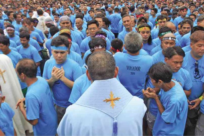 MALE devotees, called “voyadores,” form a line and take the opportunity to kiss the image of Bicol patroness Our Lady of Peñafrancia on Friday, before the traditional “Traslacion” or transfer of the image from Peñafrancia Church to the Naga Metropolitan Cathedral on Friday, signaling the beginning of the weeklong fiesta in Naga City. MARK ALVIC ESPLANA