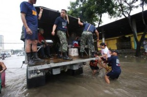 Flood problems around the Cebu Daily News building in the North Reclamation area. CDN/JUNJIE MENDOZA 