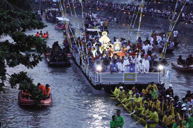 FLUVIAL PROCESSION The Our Lady of Peñafrancia’s pagoda boat heads back to the Bicol patroness’ permanent residence at the Basilica Minore during a fluvial procession. Saturday’s event is a culminating act to a weeklong religious feast in Naga City. JUAN ESCANDOR JR.