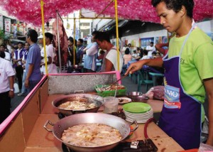 “pigar-pigar” or deep-fried beef, one of the the city’s popular street fares. 