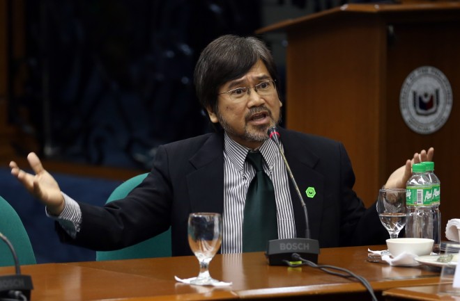JV Bautista, spokesman of Vice President Jejomar Binay stresses a point during a Senate hearing on the controversial 350-hectare Binay Farm property in Rosario, Batangas. INQUIRER PHOTO / NIÑO JESUS ORBETA