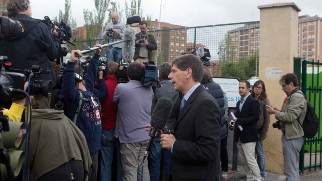 A U.S. TV journalist reports from outside the Carlos III Hospital in Madrid, Spain, Tuesday, Oct. 7, 2014. Spanish and foreign media are camped outside the hospital while Spain placed in quarantine the husband of a Spanish nurse who has tested positive for the Ebola virus in the first known transmission outside West Africa. Public Health Director Mercedes Vinuesa told Parliament on Tuesday that authorities were drawing up a list of other people who may have had contact with the nurse so that they can be monitored. The nurse had helped treat a Spanish priest who died Sept. 25 in a Madrid hospital designated for treating Ebola patients. He had been flown home from Sierra Leone. The nurse was hospitalized in Madrid on Monday (AP Photo/Paul White)