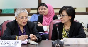 OPAPP Sec. Teresita Deles and Miriam Colonel Ferrer during the public hearing on the Bangsamoro Basic Law in Congress.  INQUIRER FILE PHOTO/LYN RILLON