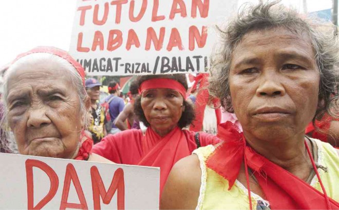 INDIGENOUS peoples from Rizal and Quezon provinces, in a rally at Mendiola on Friday, slam the Aquino administration for resurrecting the Laiban dam project that is supposed to supply water to Metro Manila but would instead displace  thousands of the Dumagat and the Remontado in seven villages in Rizal and northern Quezon. JOAN BONDOC