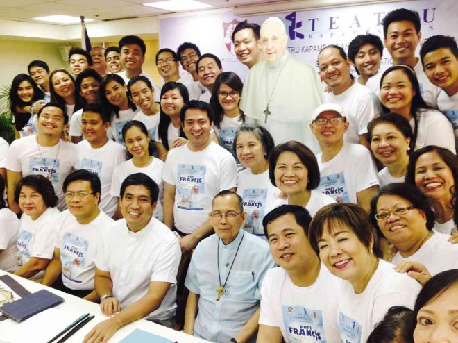 ARCHBISHOP Emeritus Paciano Aniceto (seated, second from left) and Teatru Kapampangan mount the musical “I Love Pope Francis!” ahead of the papal visit to the Philippines in January 2015 to help the Filipino youth get to know the  Pontiff. TONETTE T. OREJAS/INQUIRER Central Luzon