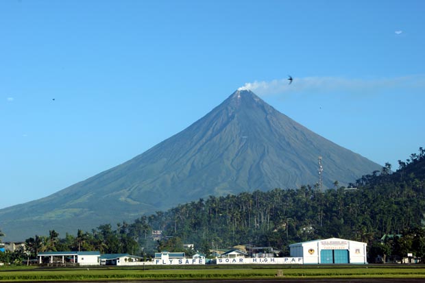 Mayon Volcano spews out 2 ash plumes