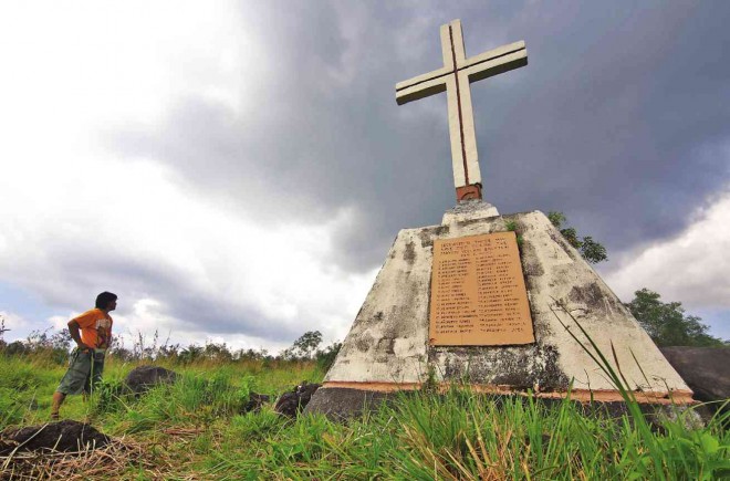 A MARKER dedicated to victims of the Feb. 2, 1993 eruption of Mayon sits inside the 6-km radius danger zone around the volcano in Legazpi City. MARK ALVIC ESPLANA/INQUIRER SOUTHERN LUZON 