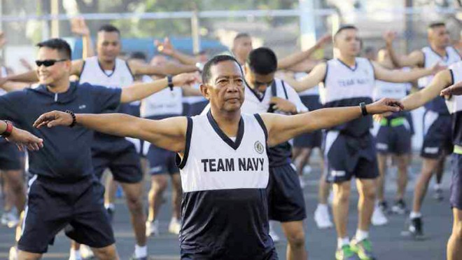 Vice President Jejomar Binay joins members of the Philippine Navy in their morning exercise at the naval station in Taguig City. INQUIRER FILE PHOTO/JOAN BONDOC
