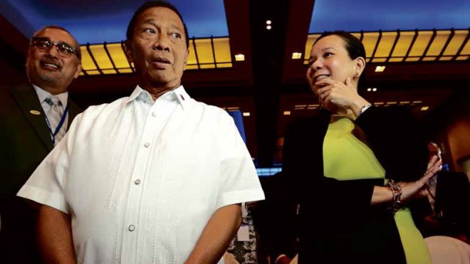 VIP INTERRUPTED Vice President Jejomar Binay drops by at themanagement conference of Kapisanan ng mga Brodkaster ng Pilipinas in Tagaytay City, where coincidentally, Sen. Grace Poe is the guest speaker. RAFFY LERMA
