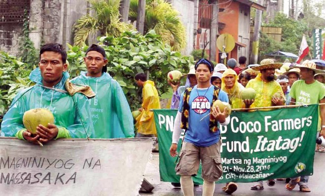 KM 71 marchers joined by Quezon coconut farmers on their march to Lucena City.  DELFIN T. MALLARI JR./INQUIRER SOUTHERN LUZON 