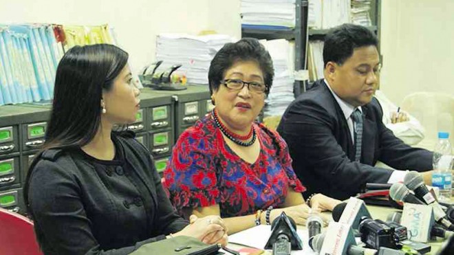LAUDE CASE  Olongapo City Chief Prosecutor Emilie Fe de los Santos (center) is under the spotlight as she leads the prosecution team in the killing of transgender woman Jeffrey “Jennifer” Laude, allegedly by a US Marine.  ALLAN MACATUNO/INQUIRER CENTRAL LUZON
