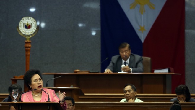 Senator Miriam Defensor-Santiago gestures during her privilige speech on Unconstitutional and other Aspects of 2015 Budget at the Session Hall of the Senate on Monday. INQUIRER PHOTO/NINO JESUS ORBETA