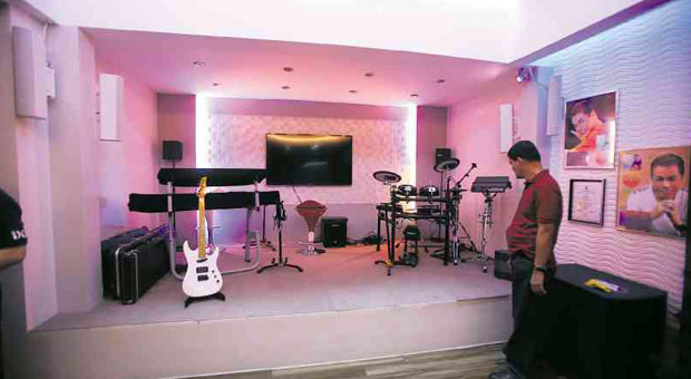 Convict Herbert Colangco’s room at the New Bilibid Prison (NBP) in Muntinlupa City rocks with a music studio. President Aquino has expressed particular concern over firearms found in the possession of 19 Very Important Prisoners during a raid on Monday that also uncovered their luxurious living conditions at the NBP.  EDWIN BACASMAS