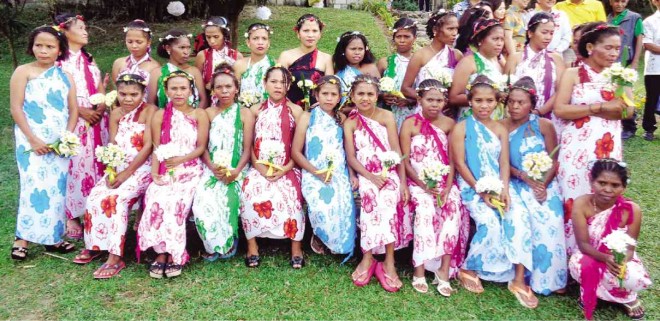 AETAS in Sitio Target in the upland village of Sapang Bato in Angeles City, belatedly found it necessary to formalize marriage rites so they can get marriage contracts required of them when they seek jobs, educational, health and social benefits. TONETTE T. OREJAS/ INQUIRER Central Luzon 