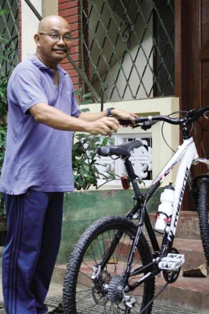 REDEMPTORIST priest Amado Picardal prepares to embark on another biking mission, one that will take him at least 1,800 kilometers from Metro Manila to Iligan City, to draw attention to climate change and its disastrous effects on the country.  DENNIS JAY SANTOS/INQUIRER MINDANAO 