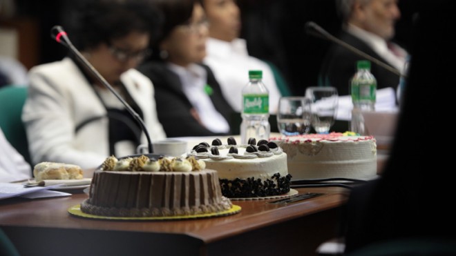 Lawyer Renato Bondal presents assorted cakes to argue how the Binays allegedly overprice facilities and services. Photo by JOSEPH VIDAL /Senate PRIB 