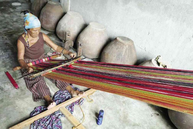 IRENE BALUNGGAY, 70, concentrates on weaving a new “tapis” in Naneng village in Kalinga province. EV  ESPIRITU 