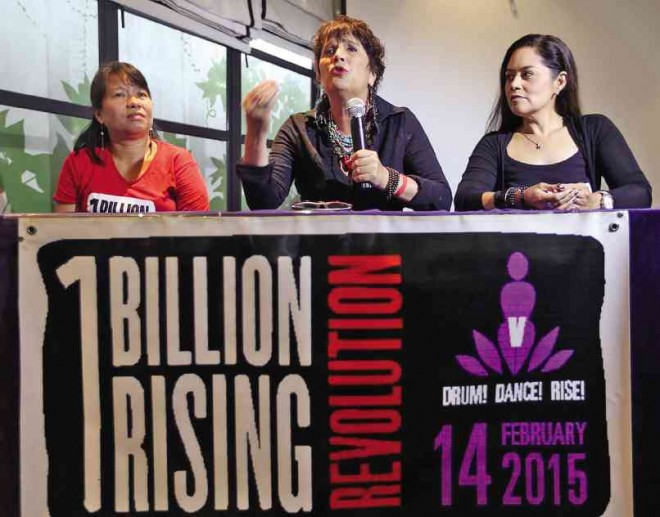 WOMEN rights activist and “The Vagina Monologues” author Eve Ensler (center), theater veteran Monique Wilson (right) and Gabriela deputy secretary general Jovita Montes urge everyone to join this year’s One Billion Rising Revolution, a worldwide dance campaign on Feb. 14 to end violence against women. LYN RILLON 
