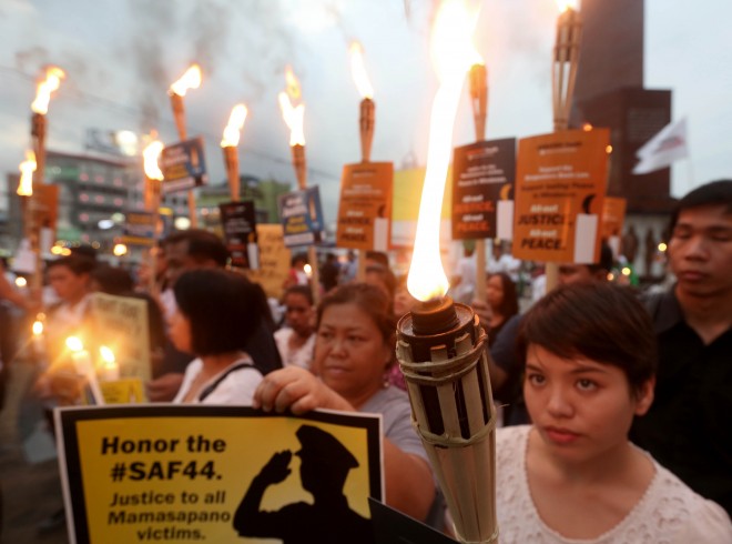 Various groups light torches during an inter-faith candle lighting activity as part of the national day of mourning for the 44 members of the PNP-SAF who died in the Mamasapano clash in Maguindanao. MARIANNE BERMUDEZ/INQUIRER