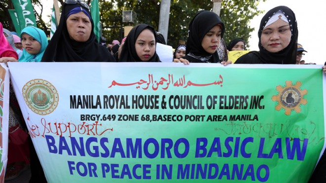 LOBBYING FOR PEACE Muslims gather outside the Senate on Monday to push for the swift passage of the Bangsamoro Basic Law as the Senate committee on constitutional amendments, chaired by Sen. Miriam Defensor-Santiago, holds session. NIÑO JESUS ORBETA