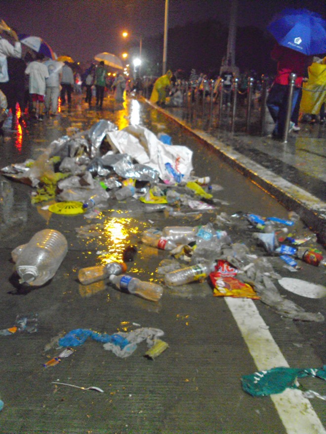 Rizal Park was left awashed with garbage after Pope Francis' Mass last Sunday/Photo by Eco Waste Coalition's Basura Patrollers