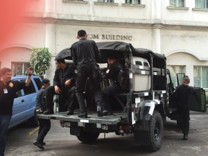Members of the Presidential Security Group leave the DOJ premises after the area was cleared of explosives./Tetch Torres-Tupas, INQUIRER.net