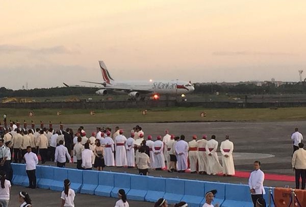Plane carrrying Pope Francis arrives in Manila from Sri Lanka on January 15, 2015. BONG LOZADA
