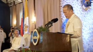 President Benigno Aquino III speaks before an audience composed of Pope Francis, politicians and members of the diplomatic corps. Photo courtesy of the Official Gazette