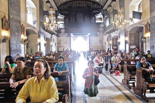 CATHOLICS keeping a devotion to the Holy Child Jesus return to  Basilica del Santo Niño, home of the Santo Niño in Cebu City, after it reopened on Dec. 24 following a year of repair on quake-damaged parts of the church. JUNJIE MENDOZA/CEBU DAILY NEWS 