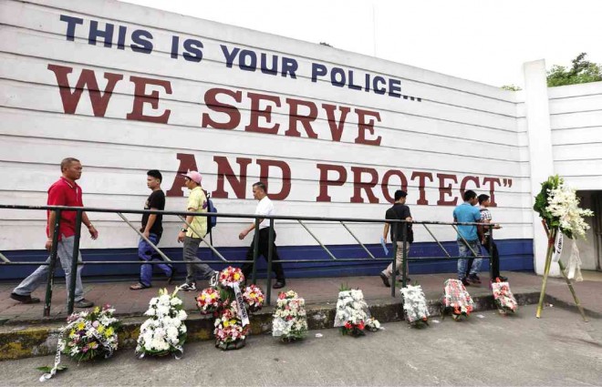 INSTANT  EDSA SHRINE  Sympathizers leave flowers Wednesday along the sidewalk leading to the gate of Camp Crame on Edsa in Quezon City to honor the 44 members of the Philippine National Police-Special Action Force who were killed by Moro rebels on Jan. 25 in Mamasapano, Maguindanao province. Lyn Rillon/INQUIRER FILE PHOTO 