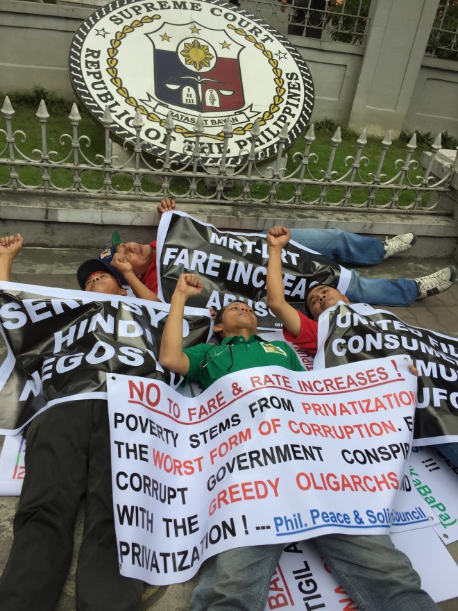 Members of UFCC staged a lie-down rally outside the Supreme Court to protest the MRT and LRT fare hike./Tetch Torres-Tupas, INQUIRER.net
