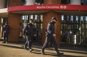 Police guard outside Atocha train station during a bomb threat in Madrid, Spain, Friday, Jan. 2, 2015. Police have evacuated people from Madrid’s Atocha train station and halted trains in and out of the busy city-center station following a bomb threat that police says was a hoax. (AP Photo/Andres Kudacki)