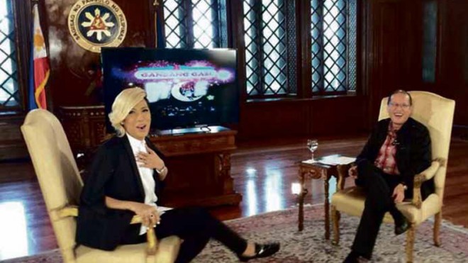 THE INTERVIEW President Aquino with comedian Vice Ganda during their interview in Malacañang aired by ABS-CBN on Sunday. Note shiny floor of the Palace. The comedian and the President’s 38-minute give and take grabbed the top worldwide spot during its airing. SCREEN GRAB FROM VICE GANDA’S FACEBOOK PAGE