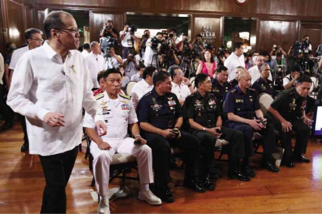  SHOW OF UNITY, SHOW OF FORCE  President Aquino is set on Friday night to address the nation on the Jan. 25 Mamasapano tragedy and announce the resignation of PNP Chief Alan Purisima. Present  are members of the Cabinet and the chiefs of the Army, Navy and Air Force, AFP Chief of Staff Gen. Gregorio Pio Catapang and Deputy Director General Leonardo Espina, PNP acting chief. Behind Mr. Aquino is Interior Secretary Mar Roxas. MALACAÑANG PHOTO 