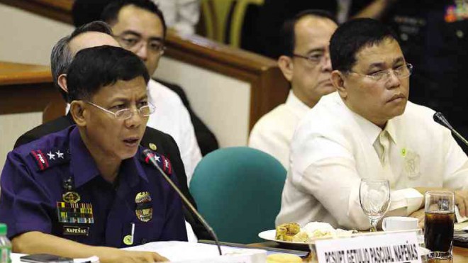 ADVICE, NOT ORDER Director Getulio Napeñas (left), relieved Special Action Force commander, and former PNP chief Alan Purisima, appear at the hearing of the Senate committees on public order, peace and finance on the Mamasapano “misencounter.” Purisima said that he merely “advised” Napeñas not to inform PNP OIC Leonardo Espina and Interior Secretary Mar Roxas about the operation. RAFFY LERMA