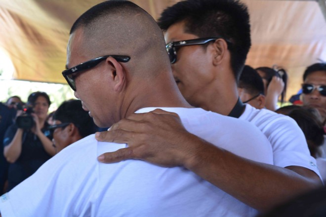 COMRADES of SPO1 Lover Inocencio, one of the 44 Special Action Force men slain in Mamasapano town, Maguindanao province, comfort each other as they pay respects to Inocencio during his burial in Panabo City. GERMELINA LACORTE/ INQUIRER MINDANAO 