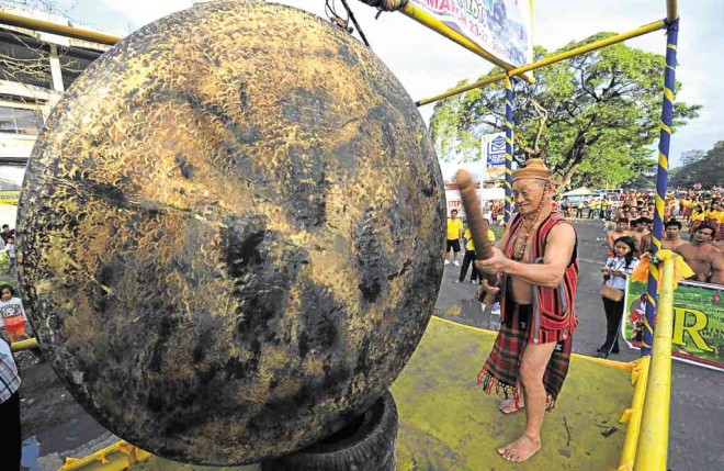 TRIBES  in Kalinga province converge in Tabuk City to form lines of gongs which they rang to support peace  with Moro rebels in Mindanao. EV ESPIRITU/INQUIRER NORTHERN LUZON