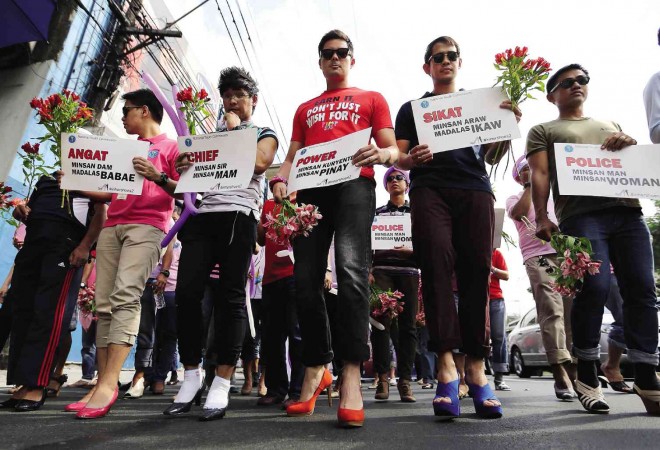 HEAD OVER HEELS Actor and National Youth Commissioner Dingdong Dantes (center) and National Youth Commission Chair Gio Tingson (second from right) bravely march in heels from Banawe Street to the Welcome Rotunda in Quezon City on Friday in the event called “In Her Shoes.”   The march, meant to show men’s solidarity with women in celebration of Pinay Power in time for International Women’s Day tomorrow, is also described as a tribute to women balancing their roles as wife, mother, worker and leader. RAFFY LERMA 