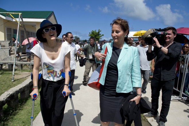 French actress Marion Cotillard (L) and French minister for Ecology, Sustainable Development and Energy Segolene Royal leave after a speech by French President Francois Hollande during a visit in Guiuan on February 27, 2015. Hollande on February 27 visited a remote Philippine town devastated by one of the world's strongest typhoons, seeking to sound a global alarm on climate change ahead of a crucial UN summit. AFP