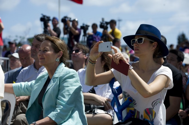 French actress Marion Cotillard (R) and French minister for Ecology, Sustainable Development and Energy Segolene Royal attend a speech by French President Francois Hollande during a visit in Guiuan on February 27, 2015. Hollande on February 27 visited a remote Philippine town devastated by one of the world's strongest typhoons, seeking to sound a global alarm on climate change ahead of a crucial UN summit. AFP