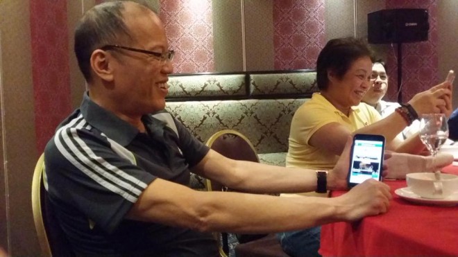 President Benigno Aquino III checks out Inquirer online news about his reported healthcare. NIKKO DIZON
