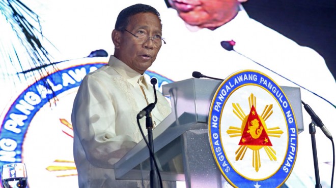 Vice President Jejomar Binay criticizes the arrogance of the executive department and the office of the Ombudsman for ignoring the TRO issued to his son Makati mayor Junjun Binay before participants of the Integrated Bar of the Philippines’ 15th National Lawyers Convention at the Waterfront Hotel and Casino in Cebu City on Friday, March 20, 2015.  CDN PHOTO/JUNJIE MENDOZA