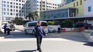 The convoy of Senator Bong Revilla arrives at the Asian Hospital. PHOTO BY KRISTINE FELISSE MANGUNAY/ PHILIPPINE DAILY INQUIRER