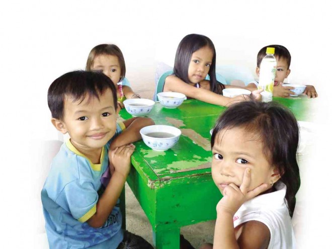CHILDREN benefit from a feeding program by Tagum City Children’s Relief Service Inc., a group founded by retired American chef David Wasson, who founded the civic organization to help curb child malnutrition in the city’s 23 villages. FRINSTON L. LIM 